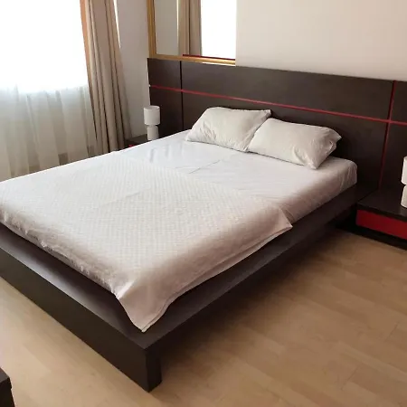 Piano Bar Holidays Apartment Mamaia